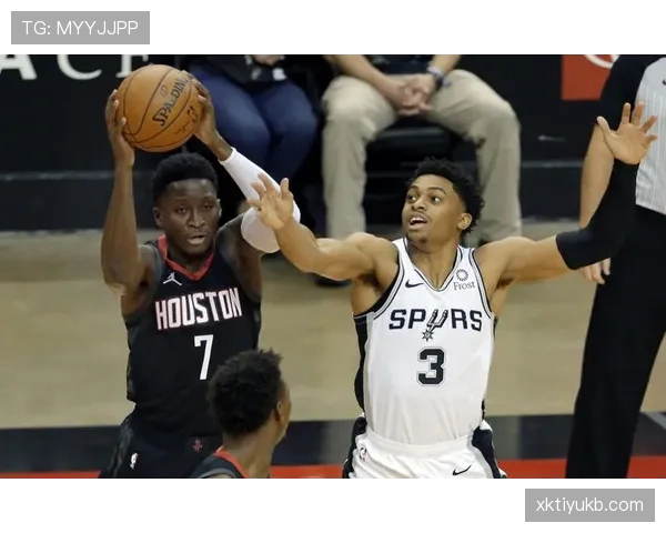 卡梅隆·安东尼利用无球跑动拉开空间提升关键时刻得分效率