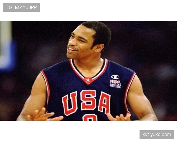 文斯·卡特无球跑动拉开空间，改变对手防守布局